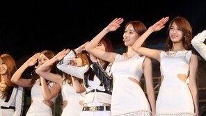 [포토] ‘군통령’ 나인뮤지스, 각 살아있는 거수경례