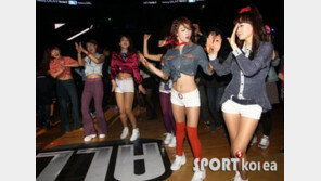 [포토] 치어리더, 흰색 핫팬츠+아찔 복근 섹시 폭발