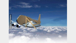 ‘비행기인 척하는 UFO’…저 판넬이 떨어지면?