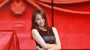 [포토] ‘서울가요대상’ 다솜, 옆트임 사이…아찔 학다리