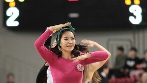 [포토] 치어리더, 핫핑크 초미니로 ‘男心 출렁’
