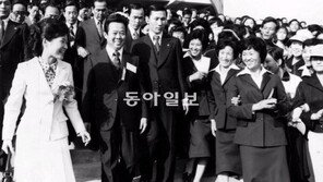 [토요판 커버스토리]결혼 권유에 얼굴 빨개지며 “상대가 없잖아요”