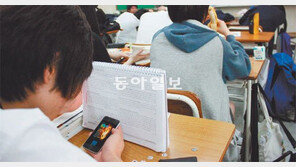 [헬스&뷰티]위험! 스마트폰 중독… 작은 화면, 게임 집중, 자세 고정