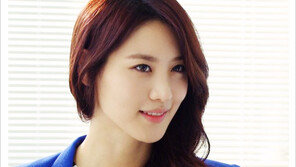 [우먼 동아일보 스타 뷰티] 그윽한 버건디 스모키~드라마 ‘7급 공무원’ 김수현의 섀도 레이어링 팁!