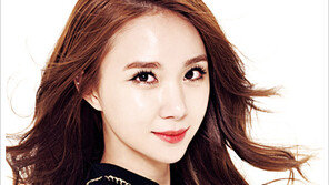 [우먼 동아일보 스타 뷰티] 시선집중 눈매로 변신~걸그룹 ‘나인 뮤지스’ 이유애린의 바비 인형 메이크업 따라잡기