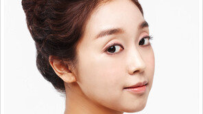 [우먼 동아일보 뷰티 TV] 메이크업 아티스트 이용선의 교정 메이크업 레슨 ① 돌출형 눈매를 위한 소프트 아이즈 연출법!