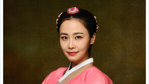 [우먼 동아일보 스타 뷰티] 인현왕후로 변신~드라마 ‘장옥정’ 홍수현의 단아한 사극 메이크업 노하우!