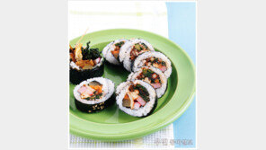 [우먼 동아일보 한그릇 요리] 향긋한 향에 취하는 봄 김밥 ‘냉이 김밥’