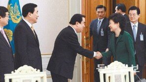 朴대통령 “인사문제로 심려 끼쳐 죄송하다”