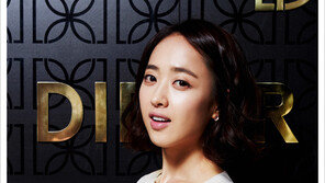 [우먼 동아일보] 레이디 라이크 룩의 정석~김민정의 베이지 컬러 활용법