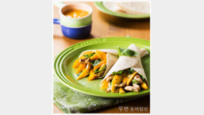 [우먼 동아일보] 푸드 스타일리스트 오용은과 함께~르크루제 TNS팬 요리 ‘망고 치킨랩’