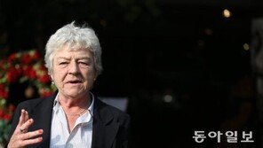 “동시대 예술은 정치인들의 속셈 드러내는 것”