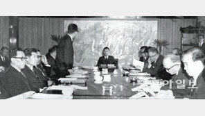 [朴대통령 무역투자회의 첫 주재]‘박정희표 정례 수출회의’ 34년만에 부활