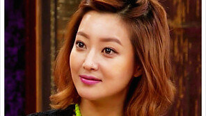 [우먼 동아일보] 김희선에게 배우는 오렌지 x 핑크 컬러 매칭 궁합!