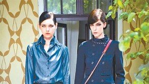 [Lifestyle]데님 종횡무진… 오피스룩 섹시룩 소재로 상한가