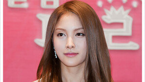 [우먼 동아일보] 화려한 여신 페이스~드라마 ‘네일샵 파리스’ 카라 박규리의 펄감 가득 ‘윤광 메이크업’ 연출법!