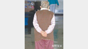 [헬스&뷰티/김재훈의 척추 이야기]<6>척추관 협착증 놔두면 꼬부랑 할머니 돼