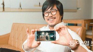 [내 삶의 동반자-나와 갤럭시S4 이야기]양익준 감독… 고맙다, S트랜스레이터!