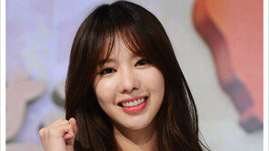 [우먼 동아일보] 유리알 같은 피부, 김아중의 ‘글로우 코랄 메이크업’ 노하우!