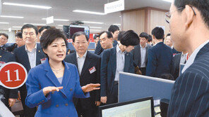 朴대통령 “김정은, 핵도박…” 첫 실명 비판