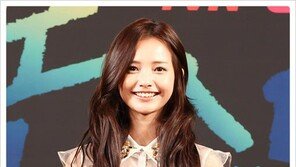 [우먼 동아일보] 피부 속부터 차오르는 윤기, 하연수의 ‘루미너스 스킨’ 연출법!