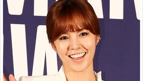 [우먼 동아일보] 시선집중! 김성은의 ‘글리터링 스모키 메이크업’!