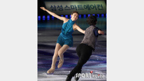 [포토] 김연아, 질투 부르는 눈빛 교환 ‘다정의 극치’