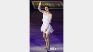 [포토] 김연아, 순백의 자태에 맑은 미소 ‘안구가 힐링’