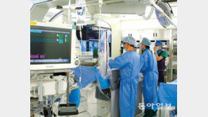 [헬스&뷰티/첨단의학을 달린다]서울아산병원, 고령 환자·수술 고위험군 심장질환자 하이브리드 수술로 내·외과 치료 한번에