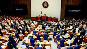 전자단말기 수리… 국정조사 연장안 기립 표결