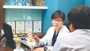 [헬스&뷰티]“척추관협착증, 무조건 수술 No… 악화 전 병원 찾으세요” 