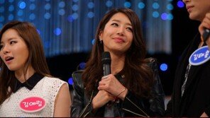 오승은, 올 블랙 가죽패션에 탬버린 흔들며…유부녀 맞아?