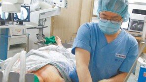 [헬스&뷰티]오십견, 운동치료로 굳은 어깨관절 풀어줘야