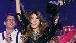 아이유 1위, ‘분홍신’으로 ‘쇼챔피언’ 정상…깜찍 댄스 선보여