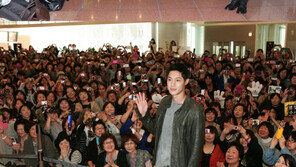 배용준-김현중 팬들 5000여명 몰려…하네다 공항 개장 이래 최다인원