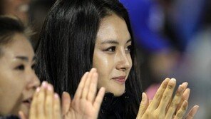 [포토] 이송정 ‘남편 이승엽 응원하러 왔어요’