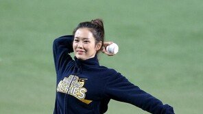 손예진 ‘한국시리즈 7차전’ 시구…“패션의 완성은 얼굴”
