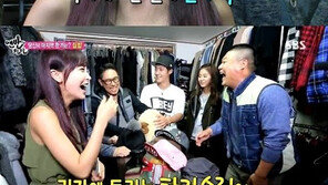 홍진영 집 공개, 국가대표 사인볼 ‘발견’…선물한 사람은 누구?