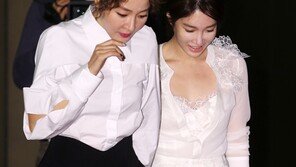 [SD포토] ‘세결여’ 엄지원-이지아, ‘자체발광’ 두 미녀의 입장