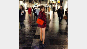 박봄 런던 거리서 하의실종 패션...막 찍어도 화보