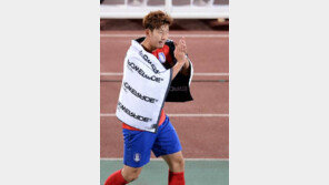 ‘손세이셔널’ 손흥민 “친정팀 상대 해트트릭 미안하다”