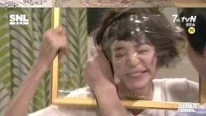 ‘SNL’ 김규리, 고아라 빙의해 ‘랩뚫기-엉덩이 이름쓰기’ 굴욕