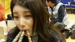 ‘빼빼로데이’ 수지 인증샷…과자 폭풍흡입 ‘먹방스타’ 등극