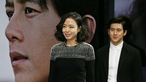 [동아포토] 전도연-고수 등장, 보고도 믿기 힘든 비주얼 ‘대박’