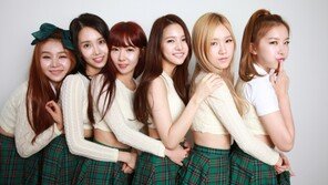 [동아포토] 피에스타, 뽀얀 피부에 ‘안구 힐링 제대로’