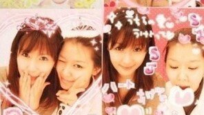 수영 스티커사진, 뮤지컬배우 친언니와 ‘찰칵’…“우월한 자매”