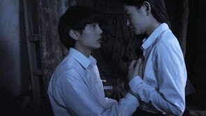 ‘소녀’ 19금 베드신…김윤혜, 김시후 손을 자신의 가슴에 “헉!”