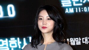 김옥빈 시사회 의상, 위 아래 절개형 원피스...돋보이는 몸매
