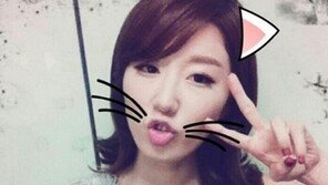 나비, 요염한 의상에 ‘섹시 고양이’ 변신…‘아찔’