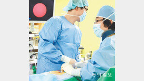 [헬스&뷰티]국소마취로 대화하며 시술… 미세레이저로 디스크 잡는다